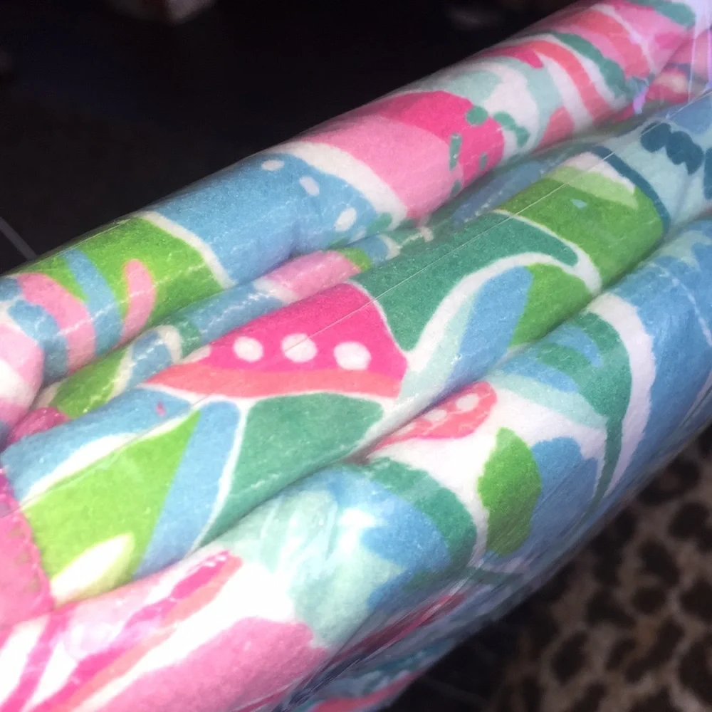 Lilly Pulitzer Lounge Beach Towel Pink BIP (FFF) Brand New